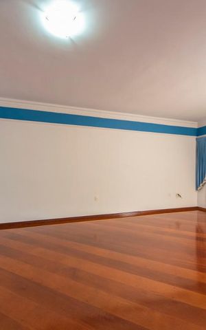Casa para alugar com 250m², 3 quartos e 5 vagas Casa para alugar com 250m², 3 quartos e 5 vagasSala