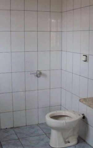 Casa à venda com 110m², 2 quartos e 1 vaga Casa à venda com 110m², 2 quartos e 1 vagaBanheiro
