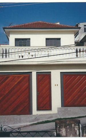 Casa à venda com 110m², 2 quartos e 1 vaga Casa à venda com 110m², 2 quartos e 1 vagaFachada