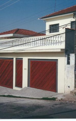 Casa à venda com 110m², 2 quartos e 1 vaga Casa à venda com 110m², 2 quartos e 1 vagaFachada