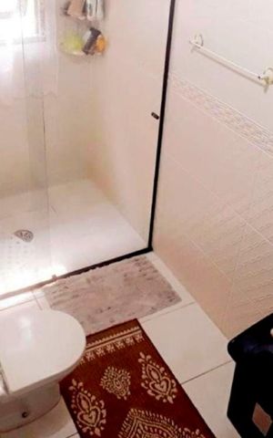 Casa à venda com 239m², 3 quartos e 3 vagas Casa à venda com 239m², 3 quartos e 3 vagasBanheiro