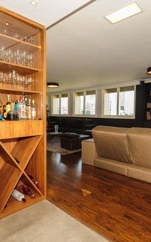 Apartamento à venda com 300m², 4 quartos e 2 vagas Apartamento à venda com 300m², 4 quartos e 2 vagasSala