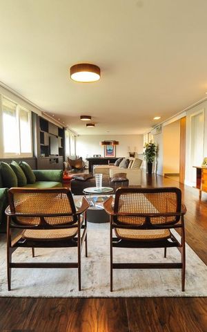 Apartamento à venda com 300m², 4 quartos e 2 vagas Apartamento à venda com 300m², 4 quartos e 2 vagasSala