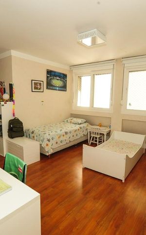 Apartamento à venda com 300m², 4 quartos e 2 vagas Apartamento à venda com 300m², 4 quartos e 2 vagasSuite 3