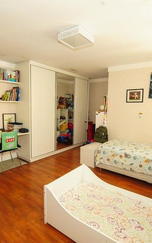 Apartamento à venda com 300m², 4 quartos e 2 vagas Apartamento à venda com 300m², 4 quartos e 2 vagasSuite 3