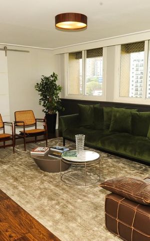 Apartamento à venda com 300m², 4 quartos e 2 vagas Apartamento à venda com 300m², 4 quartos e 2 vagasSala