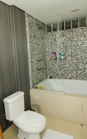 Apartamento à venda com 300m², 4 quartos e 2 vagas Apartamento à venda com 300m², 4 quartos e 2 vagasBanheiro 1