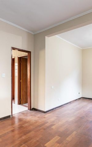Casa à venda com 115m², 3 quartos e 3 vagas Casa à venda com 115m², 3 quartos e 3 vagasSala