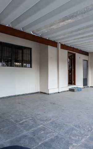 Casa à venda com 115m², 3 quartos e 3 vagas Casa à venda com 115m², 3 quartos e 3 vagasGaragem