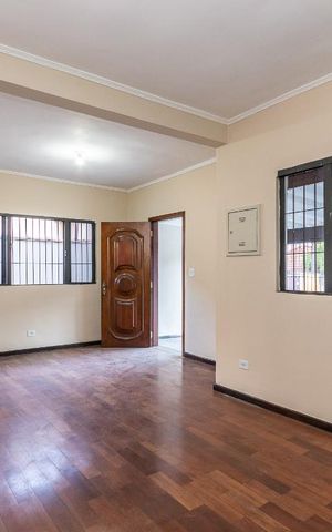 Casa à venda com 115m², 3 quartos e 3 vagas Casa à venda com 115m², 3 quartos e 3 vagasSala