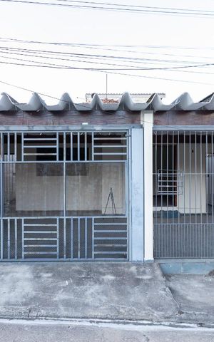 Casa à venda com 115m², 3 quartos e 3 vagas Casa à venda com 115m², 3 quartos e 3 vagasFachada