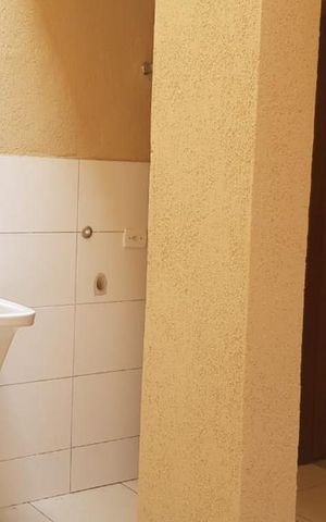 Casa de condomínio à venda com 61m², 2 quartos e 1 vaga Casa de condomínio à venda com 61m², 2 quartos e 1 vagaÁrea de Serviço