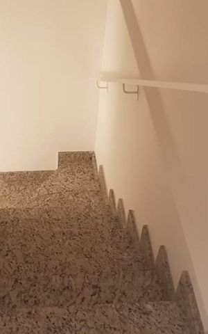 Casa de condomínio à venda com 61m², 2 quartos e 1 vaga Casa de condomínio à venda com 61m², 2 quartos e 1 vagaEscada