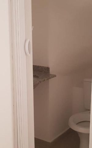 Casa de condomínio à venda com 61m², 2 quartos e 1 vaga Casa de condomínio à venda com 61m², 2 quartos e 1 vagaSala/ Banheiro