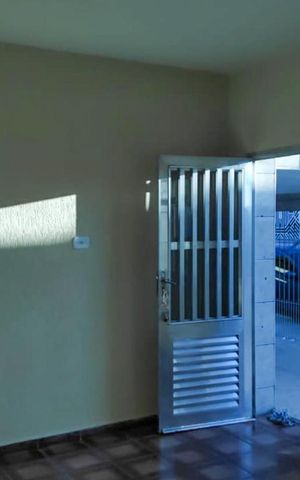 Casa à venda com 85m², 2 quartos e sem vaga Casa à venda com 85m², 2 quartos e sem vagaSala