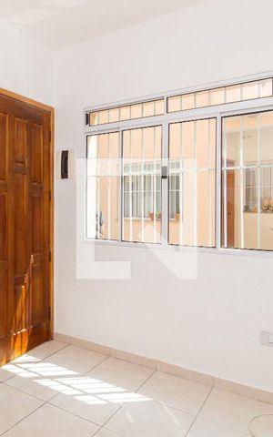 Casa de condomínio para alugar com 30m², 1 quarto e sem vaga Casa de condomínio para alugar com 30m², 1 quarto e sem vagaSala
