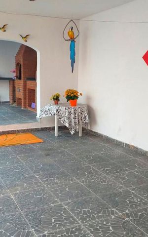 Casa à venda com 270m², 4 quartos e 6 vagas Casa à venda com 270m², 4 quartos e 6 vagasÁrea Externa - Churrasqueira
