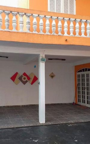 Casa à venda com 270m², 4 quartos e 6 vagas Casa à venda com 270m², 4 quartos e 6 vagasÁrea Externa