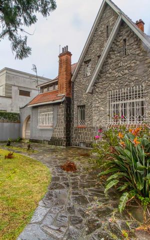 Casa para alugar com 270m², 5 quartos e 4 vagas Casa para alugar com 270m², 5 quartos e 4 vagasJardim