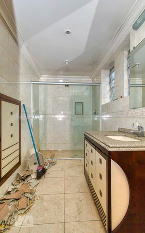 Casa para alugar com 270m², 5 quartos e 4 vagas Casa para alugar com 270m², 5 quartos e 4 vagasBanheiro da Suíte
