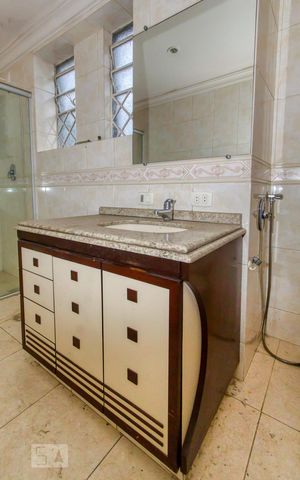 Casa para alugar com 270m², 5 quartos e 4 vagas Casa para alugar com 270m², 5 quartos e 4 vagasBanheiro da Suíte