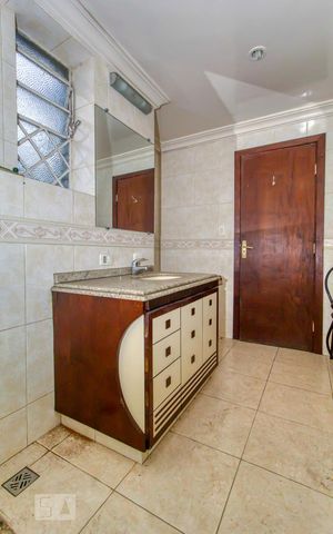 Casa para alugar com 270m², 5 quartos e 4 vagas Casa para alugar com 270m², 5 quartos e 4 vagasBanheiro da Suíte