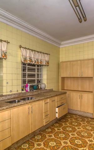 Casa para alugar com 270m², 5 quartos e 4 vagas Casa para alugar com 270m², 5 quartos e 4 vagasCozinha