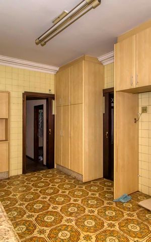 Casa para alugar com 270m², 5 quartos e 4 vagas Casa para alugar com 270m², 5 quartos e 4 vagasCozinha