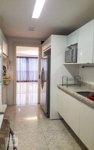 Apartamento à venda com 170m², 3 quartos e 2 vagas Apartamento à venda com 170m², 3 quartos e 2 vagasCozinha