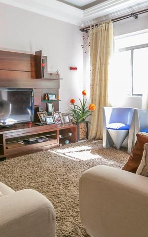 Casa à venda com 120m², 4 quartos e 2 vagas Casa à venda com 120m², 4 quartos e 2 vagasSala