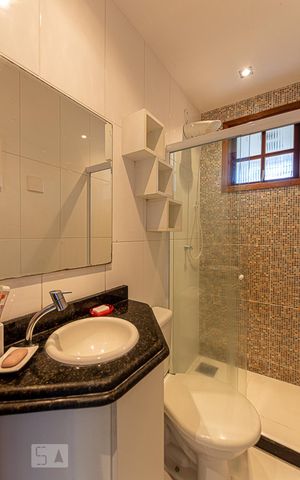 Casa para alugar com 70m², 2 quartos e 1 vaga Casa para alugar com 70m², 2 quartos e 1 vagaBanheiro Social