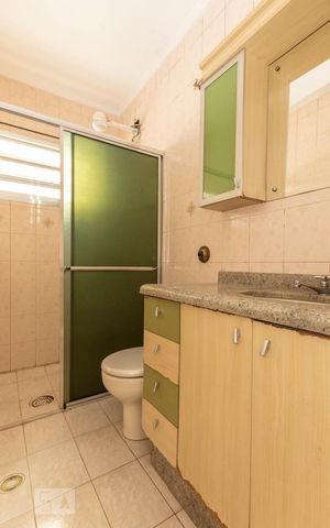Casa à venda com 140m², 3 quartos e 2 vagas Casa à venda com 140m², 3 quartos e 2 vagasBanheiro 2