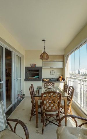 Apartamento à venda com 122m², 3 quartos e 2 vagas Apartamento à venda com 122m², 3 quartos e 2 vagasVaranda