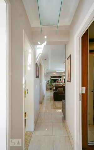 Apartamento à venda com 122m², 3 quartos e 2 vagas Apartamento à venda com 122m², 3 quartos e 2 vagasCorredor quartos