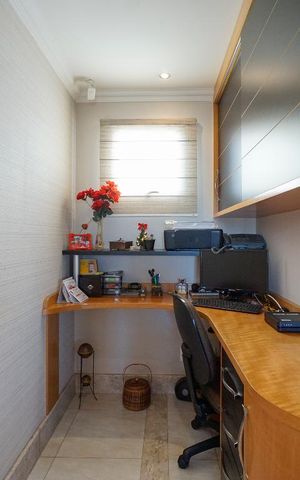 Apartamento à venda com 122m², 3 quartos e 2 vagas Apartamento à venda com 122m², 3 quartos e 2 vagasEscritório