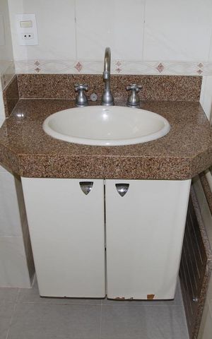 Apartamento à venda com 76m², 2 quartos e 1 vagaBanheiro