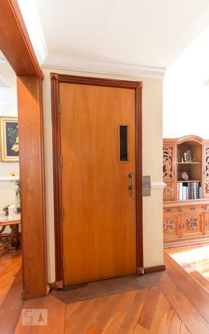 Casa para alugar com 450m², 3 quartos e 5 vagasElevador de acesso aos andares