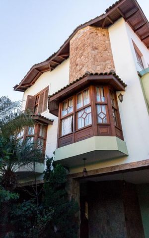 Casa para alugar com 450m², 3 quartos e 5 vagasFachada da casa