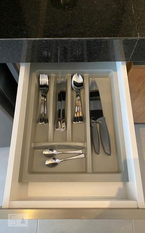 Studio à venda com 21m², 1 quarto e sem vaga Studio à venda com 21m², 1 quarto e sem vagaArmário Cozinha