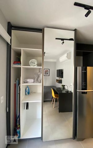 Studio à venda com 21m², 1 quarto e sem vaga Studio à venda com 21m², 1 quarto e sem vagaArmário Cozinha