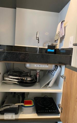 Studio à venda com 21m², 1 quarto e sem vaga Studio à venda com 21m², 1 quarto e sem vagaArmário Cozinha