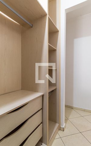 Casa à venda com 450m², 6 quartos e 4 vagas Casa à venda com 450m², 6 quartos e 4 vagasSuíte 2 - Closet
