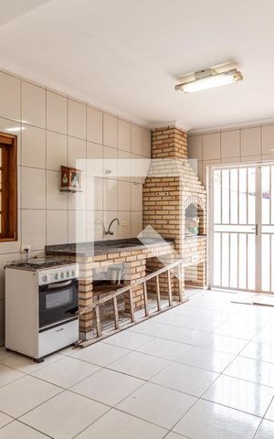 Casa à venda com 450m², 6 quartos e 4 vagas Casa à venda com 450m², 6 quartos e 4 vagasChurrasqueira
