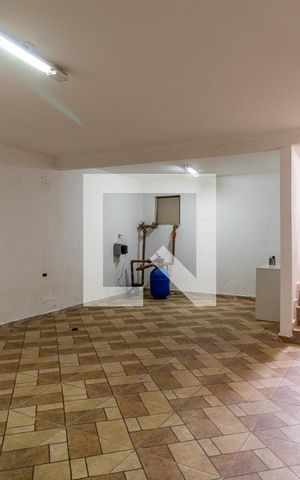 Casa à venda com 450m², 6 quartos e 4 vagas Casa à venda com 450m², 6 quartos e 4 vagasÁrea comum - Salão de festas