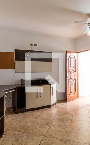 Casa à venda com 450m², 6 quartos e 4 vagas Casa à venda com 450m², 6 quartos e 4 vagasEdícula - Quarto