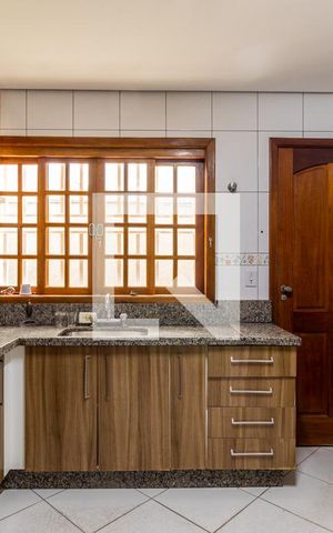 Casa à venda com 450m², 6 quartos e 4 vagas Casa à venda com 450m², 6 quartos e 4 vagasCozinha