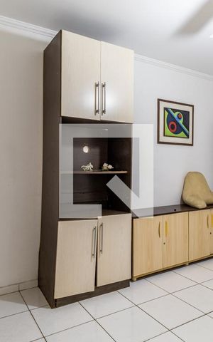 Casa à venda com 450m², 6 quartos e 4 vagas Casa à venda com 450m², 6 quartos e 4 vagasQuarto de Serviço