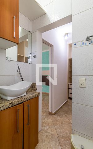 Casa à venda com 450m², 6 quartos e 4 vagas Casa à venda com 450m², 6 quartos e 4 vagasEdícula - Banheiro