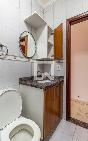 Casa à venda com 450m², 6 quartos e 4 vagas Casa à venda com 450m², 6 quartos e 4 vagasSuíte 3 - Banheiro