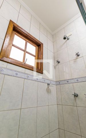 Casa à venda com 450m², 6 quartos e 4 vagas Casa à venda com 450m², 6 quartos e 4 vagasSuíte 4 - Banheiro